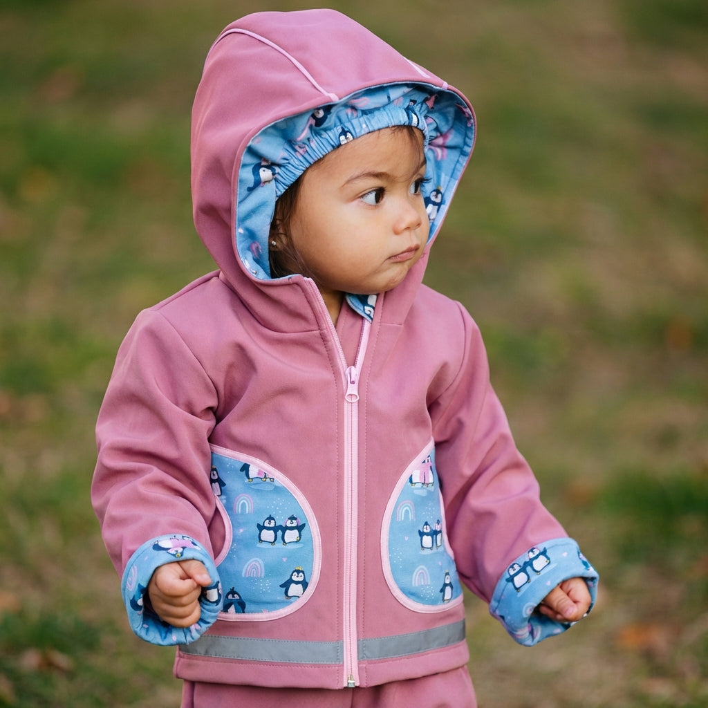 Kind in Softshelljacke PinguinFriends
