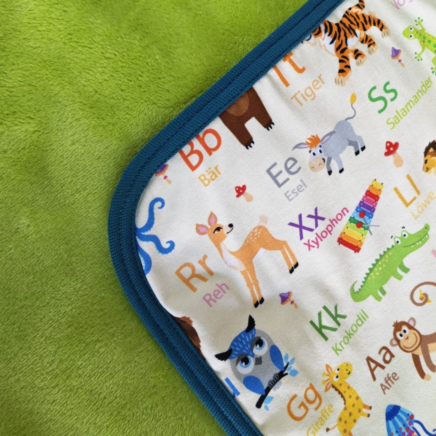Super XXL cuddly Blanket LittleMonsters