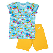 2-teiliges Set aus bunt gemustertem T-Shirt und einfarbiger kurzer Hose für Kinder